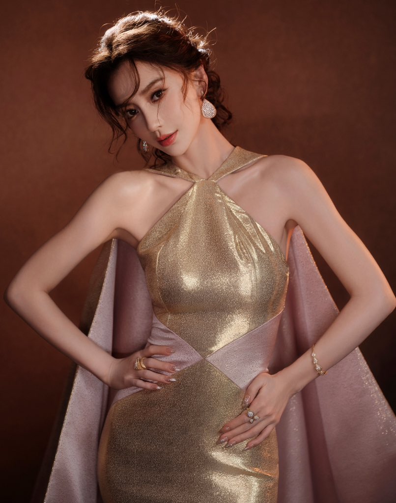 cdrama_update's tweet image. #Angelababy for the 2025 BBArt’s Night

More - weibo.com/2626304873/524… 

#YangYing #杨颖
