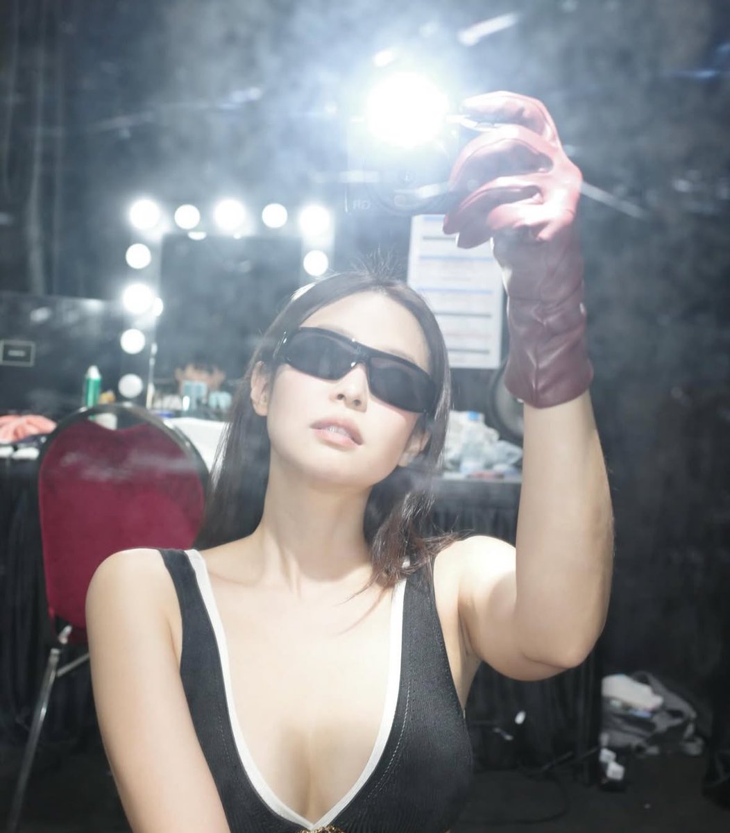 ruby_jen12's tweet photo. No, I'm not thinking 'bout no exes, know they miss me

#JENNIE #likejennie https://t.co/FmASt4cwhh
