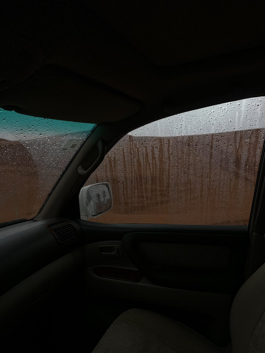 _23f's tweet image. صبّه الله في حشايش دار قلبي صب غيمه
مطرّت عقب البطا فديار بدوانً عطاشى