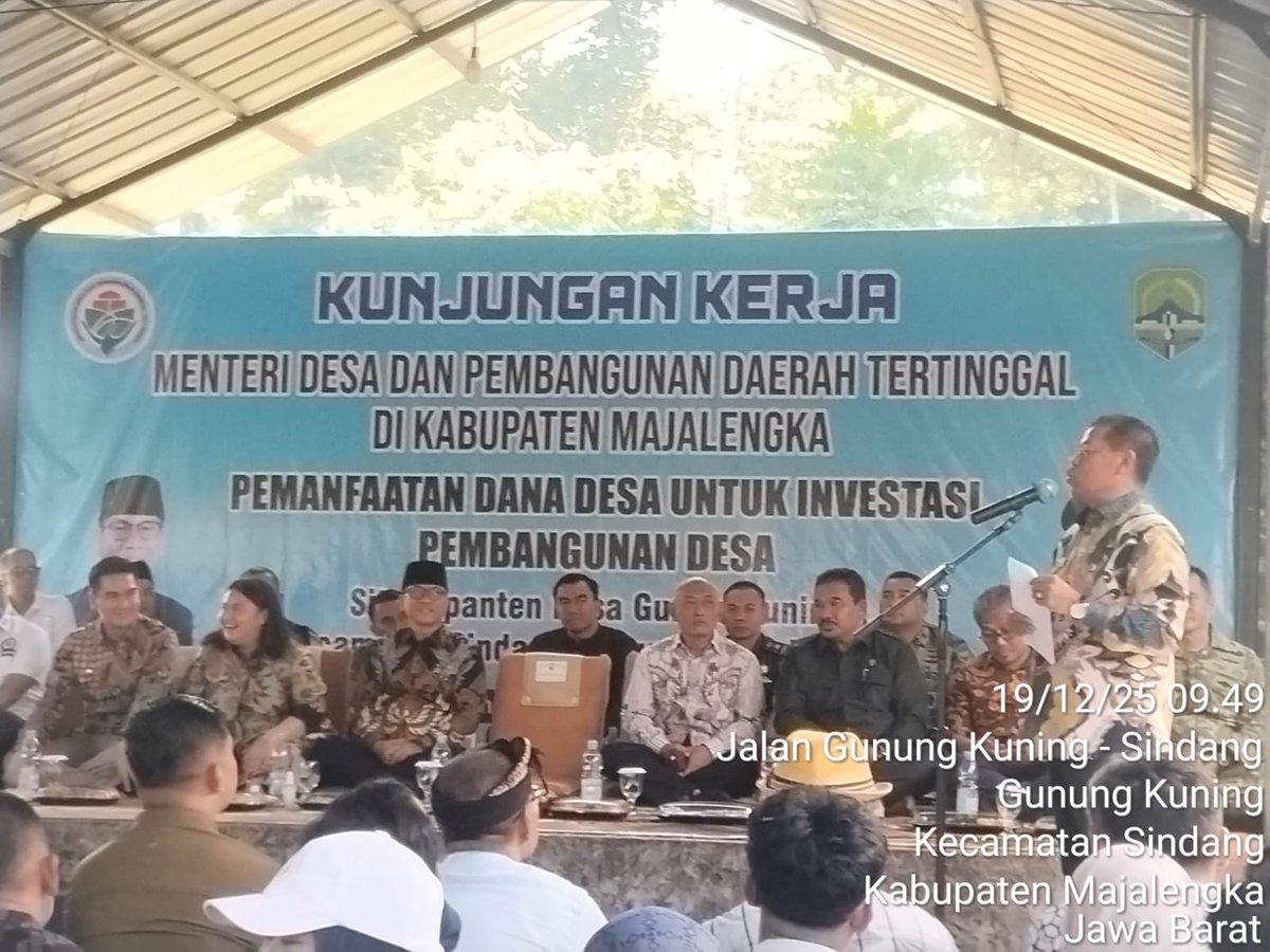 Menteri desa Bapak Yandri Susanto, melaksanakan peletakan batu pertama pembangunan gerai KDMP di desa Gunungkuning, kecamatan Sindang, Kabupaten Majalengka Jabar
#MenteriDesaKawalKDMP
#PendampingDesakawalKDMP
#KDMPUntukKesejahteraanRakyat
<a href="/prabowo/">Prabowo Subianto</a>
<a href="/YandriSusanto/">Yandri Susanto</a>
<a href="/ArizaPatria/">Ariza Patria</a>
