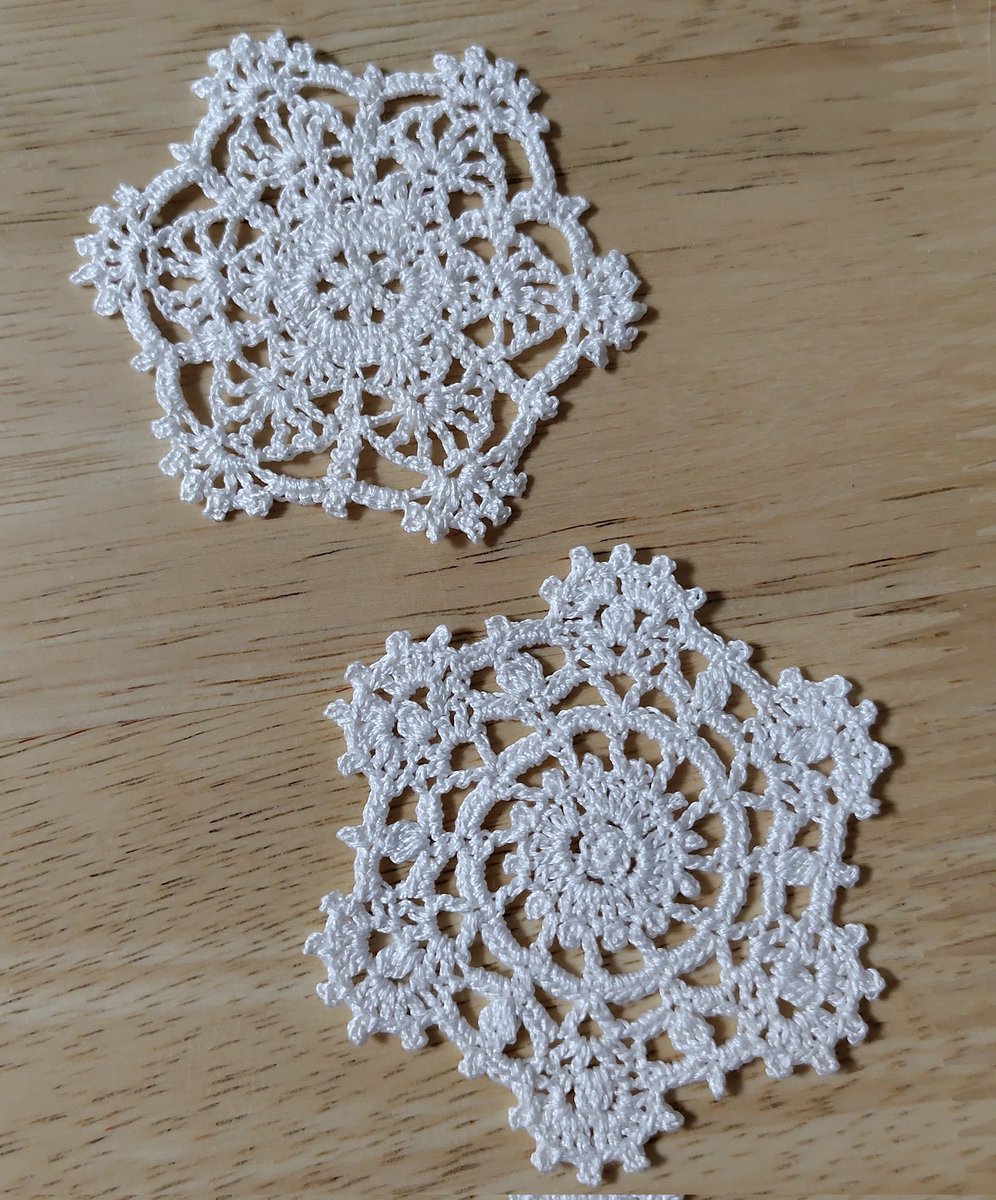 編んでみました❄
過去の編み図も素敵！（上）
alaさんの作品は芸術品ですので必見です