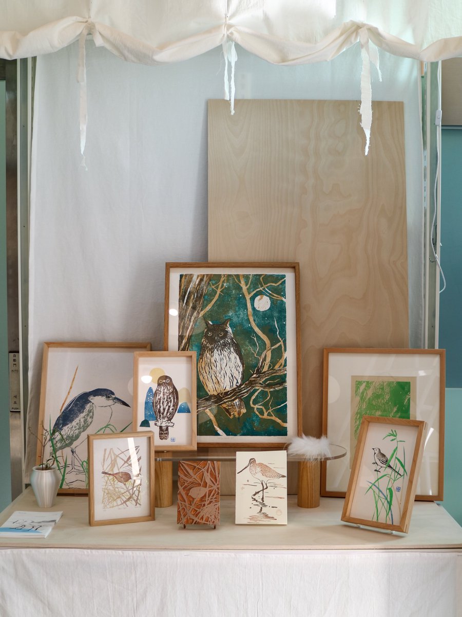 ✨기러기가 보낸 계절편지, 오늘도 많은분들이 방문해주셨어요.  최초공개하는 오리지널 기록물과 산책하며 수집한 다양한 깃털과 열매, 다양한 판화작품도 감상해보세요.  전시는 내일까지!

2025.12.20(토) 11:00-18:00 까지
파라다이스 아트랩 워크숍 
(서울 중구 퇴계로299 파라다이스빌딩 1층)