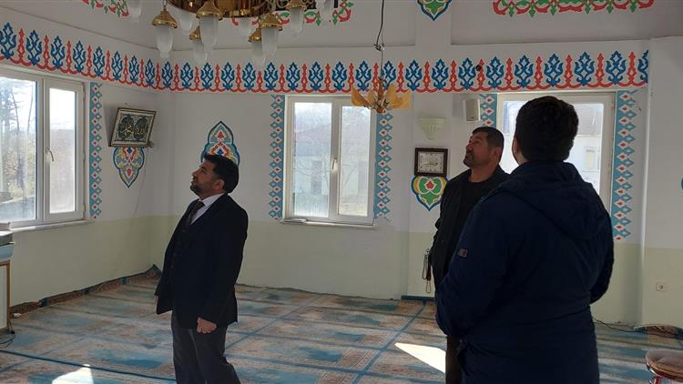 Yığılca İlçe Müftülüğü tarafından periyodik olarak gerçekleştirilen cami ziyaretleri aralıksız devam ediyor.
Bu kapsamda İlçe Müftüsü Dr. İbrahim ARVASİ, Gökçeağaç Köyü Merkez Camii, Gökçeağaç Köyü Kazaklar Mahallesi Camilerinii ziyaret etti.