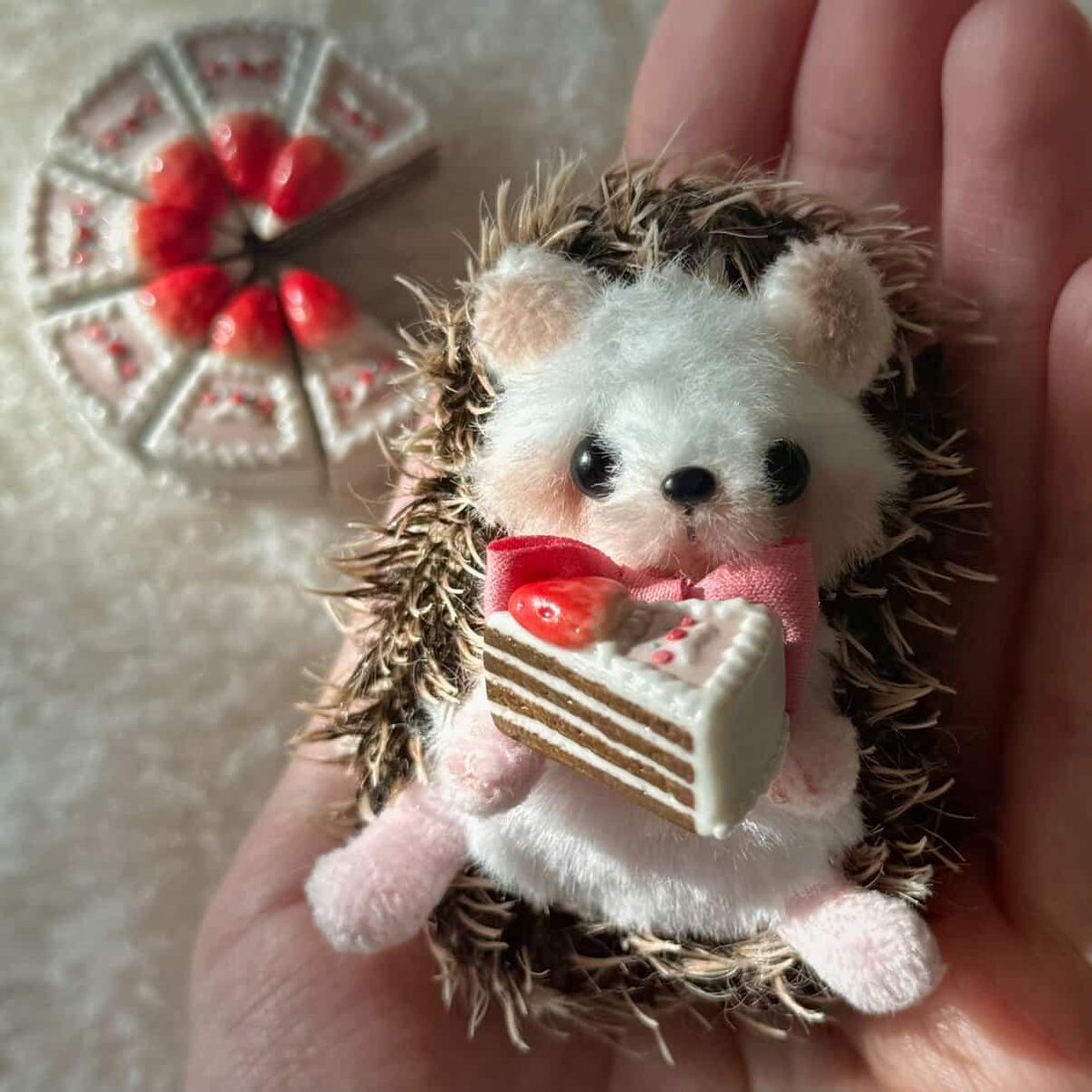 애기 고슴도치 후기사진 받았는데
너무귀여워서 공유합니다!🥹

인형크기에 맞는 엔틱하고 귀여운 케이크도자기가 궁금하다면(<a href="/AutumnTree_mini/">AutumnTree어텀트리</a>)