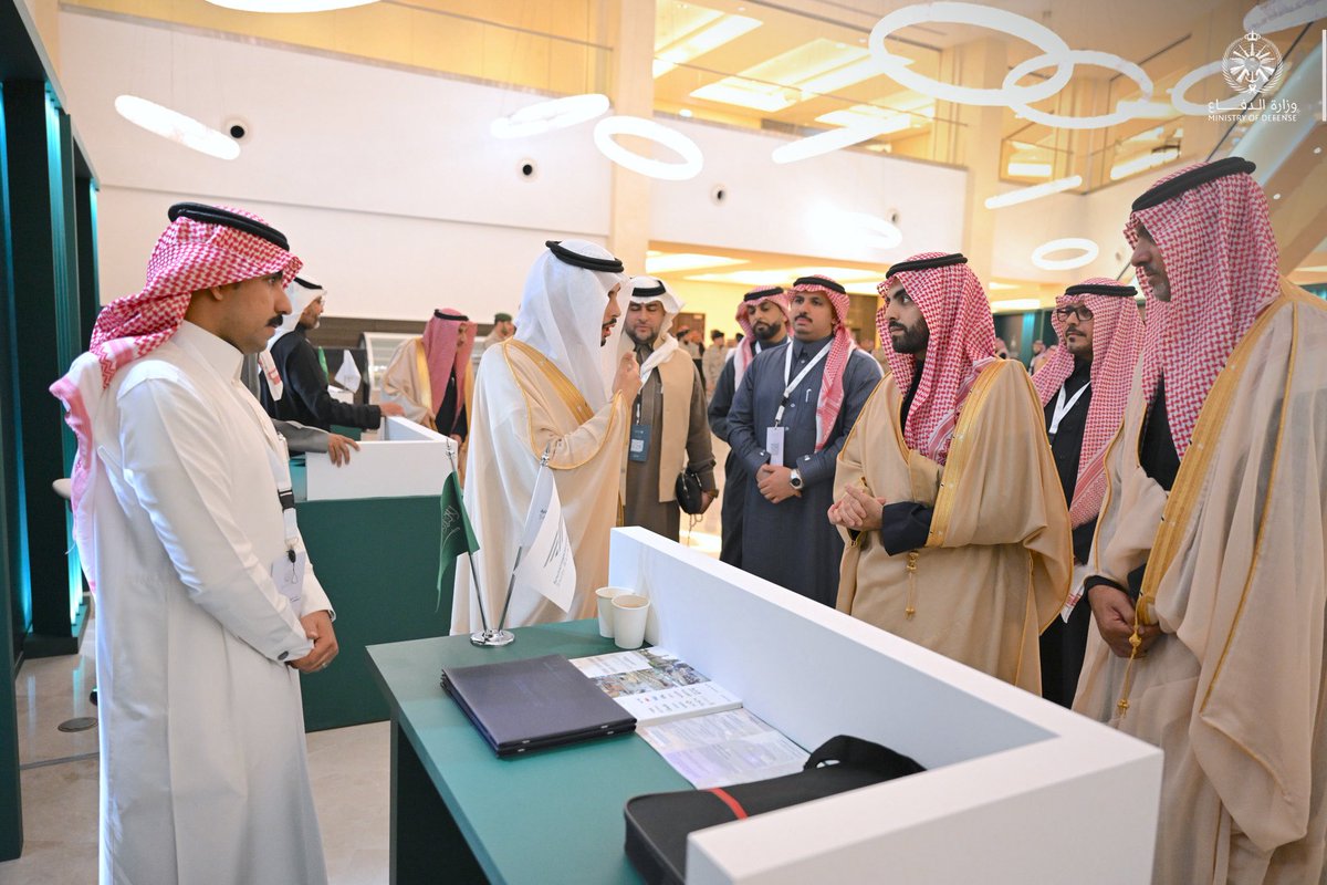 وشهد حفل التدشين عرضًا مرئيًا استعرض أهداف البرنامج، وتوقيع عدد من مذكرات التعاون بين #وزارة_الدفاع وجهات من القطاعين العام والخاص في مجالات التدريب والتوظيف وريادة الأعمال.