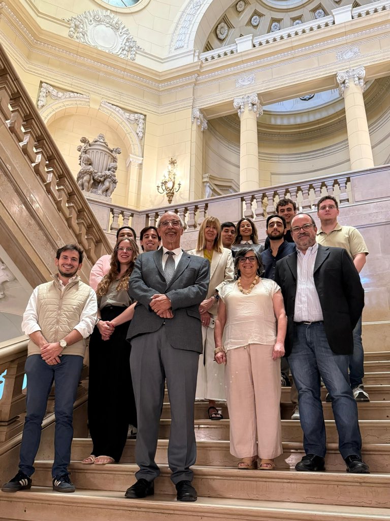 Orgulloso de este equipo. En mi nombre y en el de todos los integrantes del Despacho 302, les deseamos felices fiestas y un muy próspero 2026 🎄🍾🥂