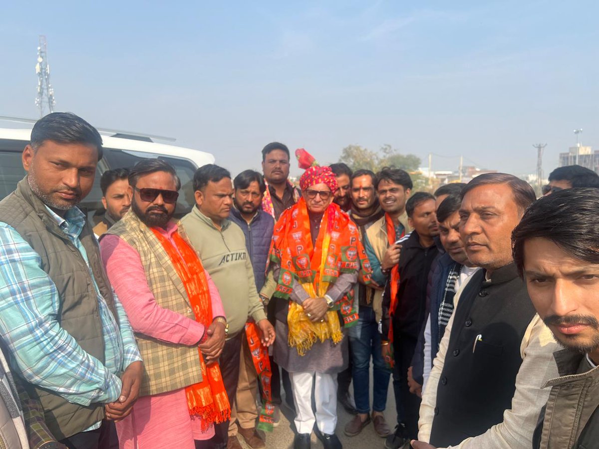 AshokParnamiBJP's tweet photo. धौलपुर प्रवास पर कार्यकर्ताओं द्वारा जो अपार उत्साह और गर्मजोशी से स्वागत किया गया, उसके लिए हृदय से आभार।
#PoliticalJourney #HeartfeltGratitude #LeadershipInAction #CommunitySupport #TogetherWeProgress #UnityAndStrength https://t.co/UvsUinCJUo