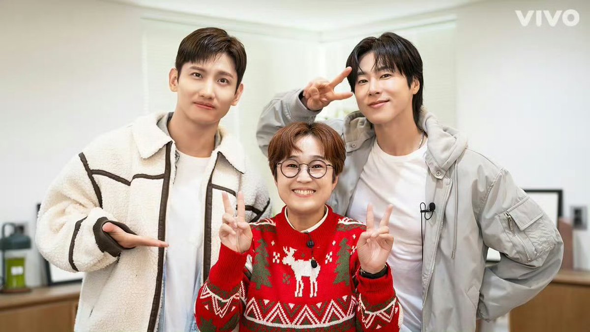 i wanna pull his ear