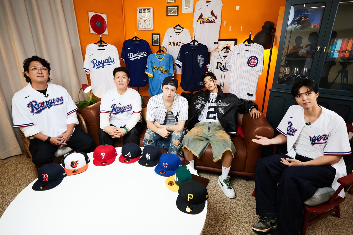 MLBKOR's tweet image. 요즘 감성, 쟈니 X 우찬·타잔
올드스쿨 야구, 김선우·김병현 😎 @ALLDAY_PROJECT @NCTsmtown

우찬·타잔 TOP 10 아이템 영상도 놓치지 마세요! 👉  youtube.com/watch?v=Srhdt2…

#ALLDAYPROJECT #ADP #올데이프로젝트 #TARZZAN #타잔 #WOOCHAN #우찬 
#NCT #NCT127 #JOHNNY #김병현 #김선우