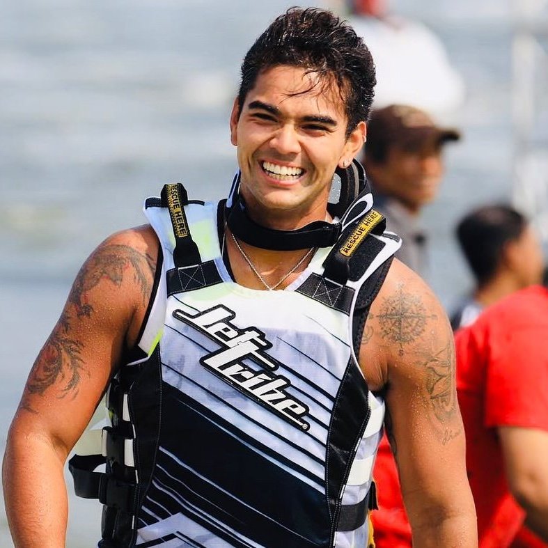 IndoPopBase's tweet image. Aero Sutan Aswar earns a gold medal in the endurance open jetski at the #SEAGames2025, competing on a rented jetski he funded himself.