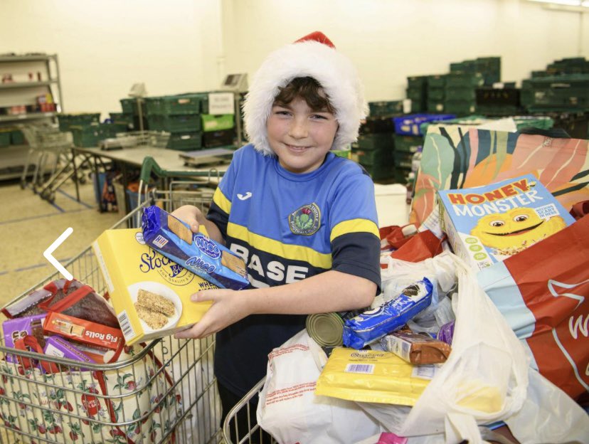 InverkipPrimary's tweet image. Well done to Ardgowan Thistle FC! ⚽️❤️ The young players (two of our our fabulous P4’s) and their families have collected and donated loads of food to Inverclyde Foodbank to help local families in need this Christmas 🎄👏 #CommunitySpirit #Inverclyde #GivingBack