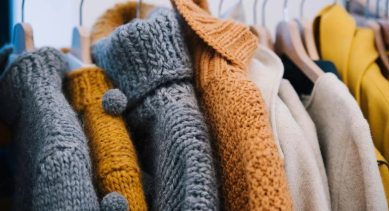 الموسم الشتوي يعيد الزخم لأسواق الملابس في العقبة وينهي ركود الأشهر الماضية 