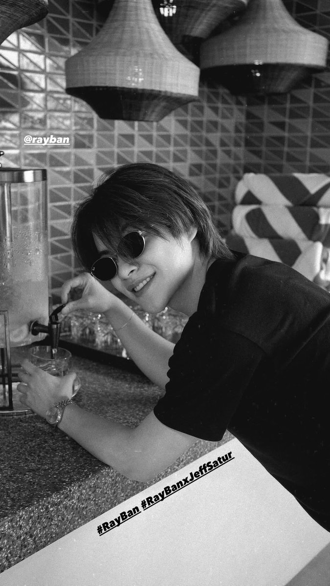 📢🔔

SOCIAL UPDATE 
[On Ig story @ marckris.busofficial]

dark and handsome 🖤

#️⃣#️⃣#️⃣
#MARCKRIS #RayBan
#BUSbecauseofyouishine