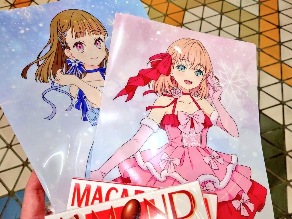 アニメ クリアファイル コンビニでチョコ買ったら、なんかアニメ？のクリアファイル貰いました