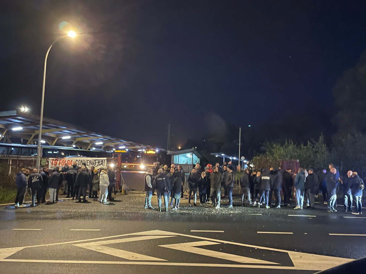 Venres 19/12: nova xornada de folga de transportes da provincia de A Coruña. Os piquetes impiden a saída dos servizos mínimos establecidos a primeira hora <a href="/PazodeRaxoi/">Concello de Santiago</a>