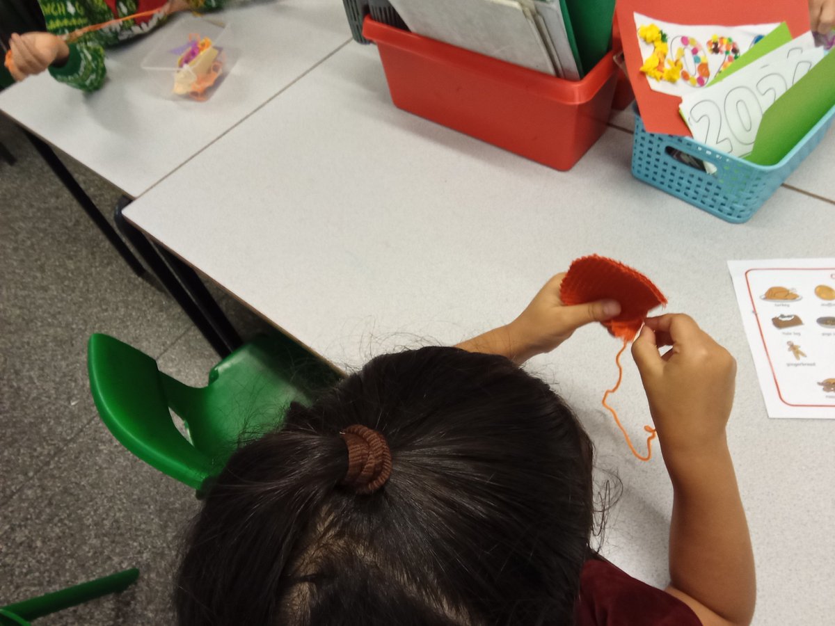 fordbridge2013's tweet image. Well done to Year 1 who have been fashion designers this week in DT and have designed and created a hat for Jigsaw Jack. #stylish #fashiondesigners