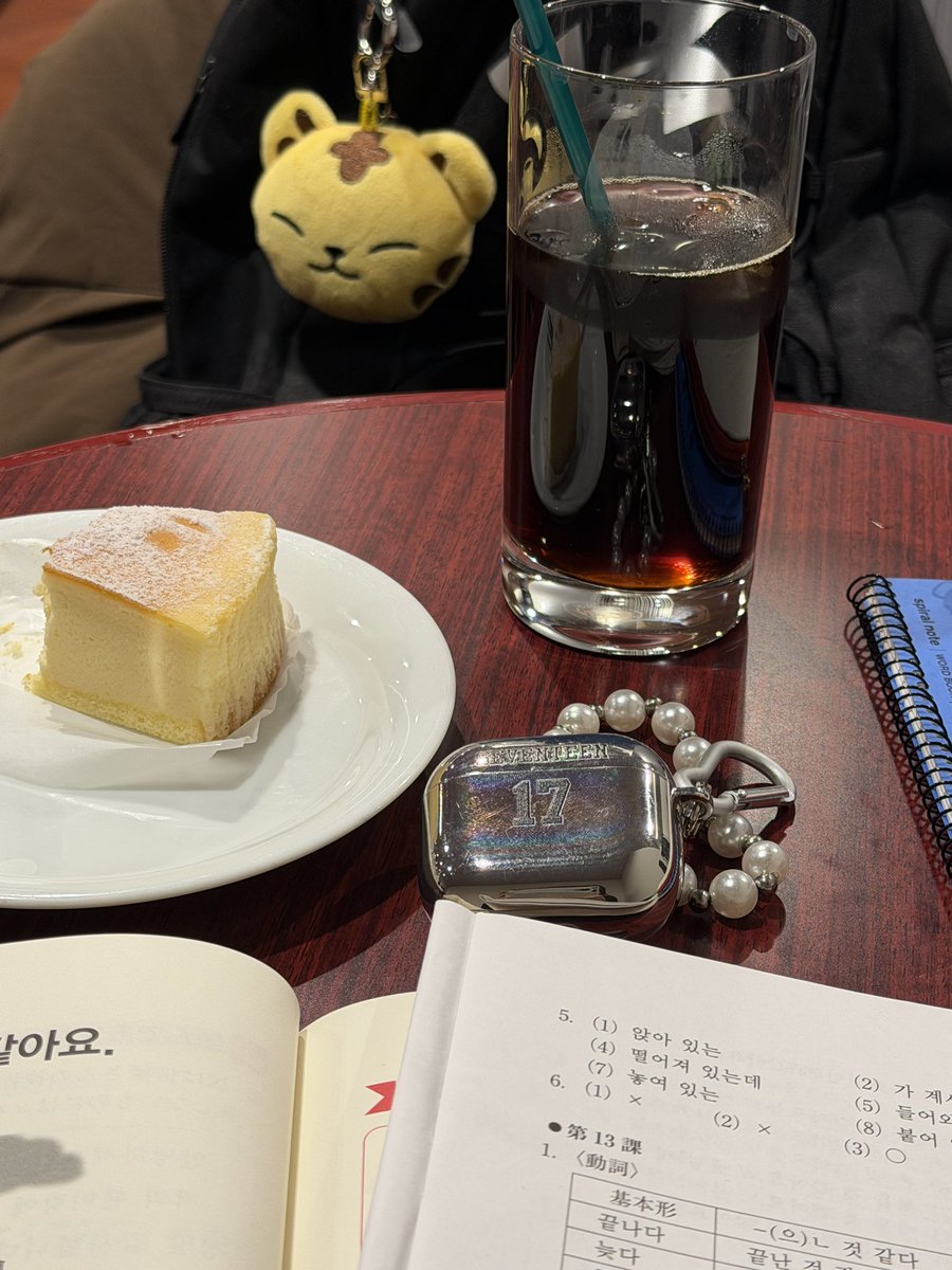 오늘도 한국어 공부 해야돼 …ㅎㅎ
たむたむかわいい🐯🩷