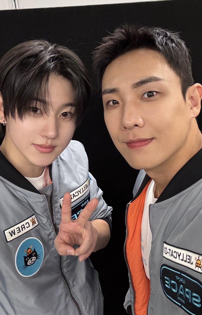 lululala_twt's tweet photo. 플러팅 오만 번 날리다가 기 빨리고 간 계훈...
오늘 저녁 6시에 워크맨에서 확인!😍

#워크맨 #이준 #킥플립 #KickFlip #계훈 #kyehoon https://t.co/TwwdGlLsD5