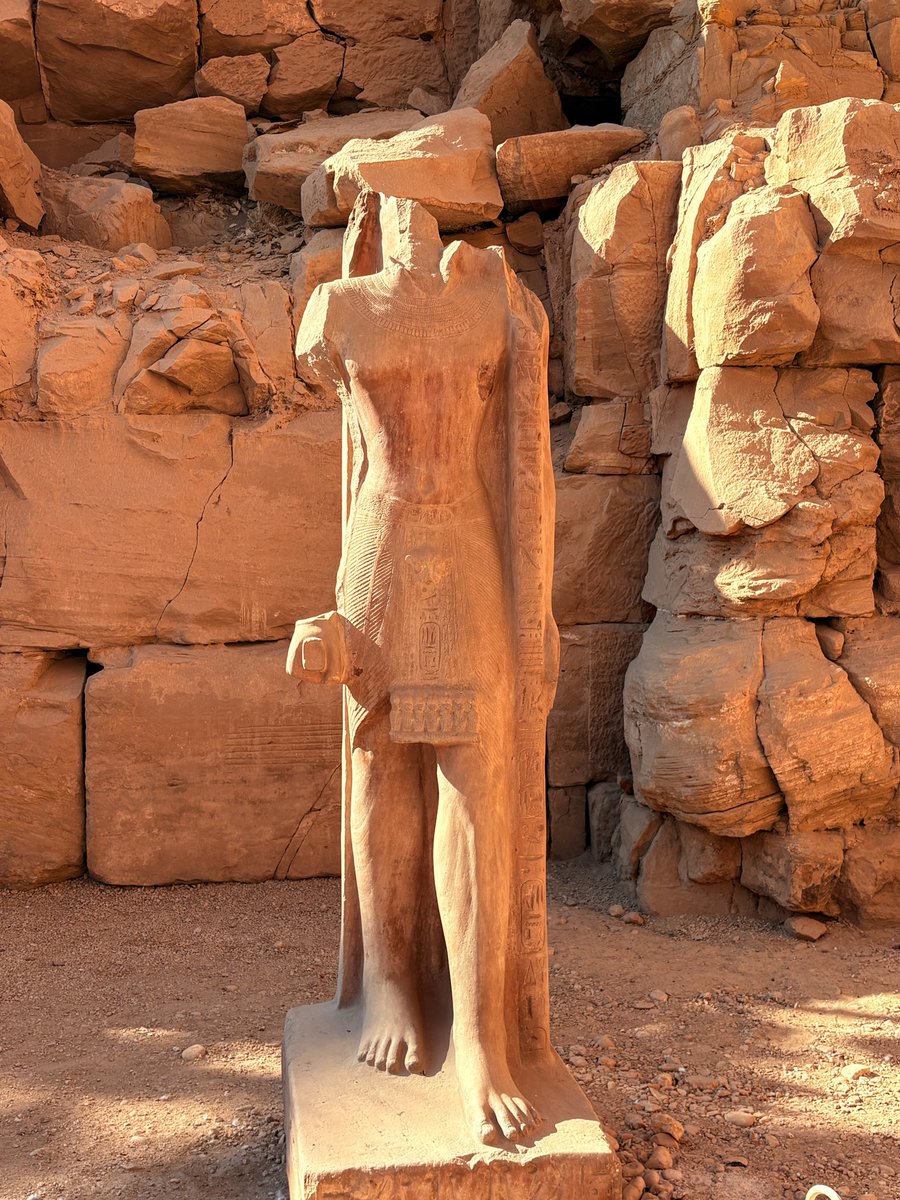 SigneRock's tweet image. Ça lui a couper la tête tellement il est moche miskin