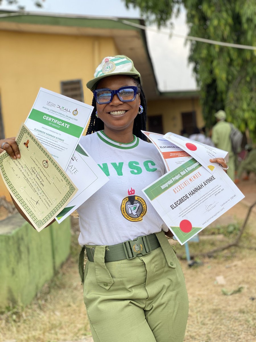 dl4allcdsibadan's tweet image. Our beautiful ladies passing out in style.

Thank you for dedicated service🥂.

#dl4allcdsibadan #dl4allcds #nysc #digitalliteracyforall #mindthegapng #oyokopa #nyscpop hi