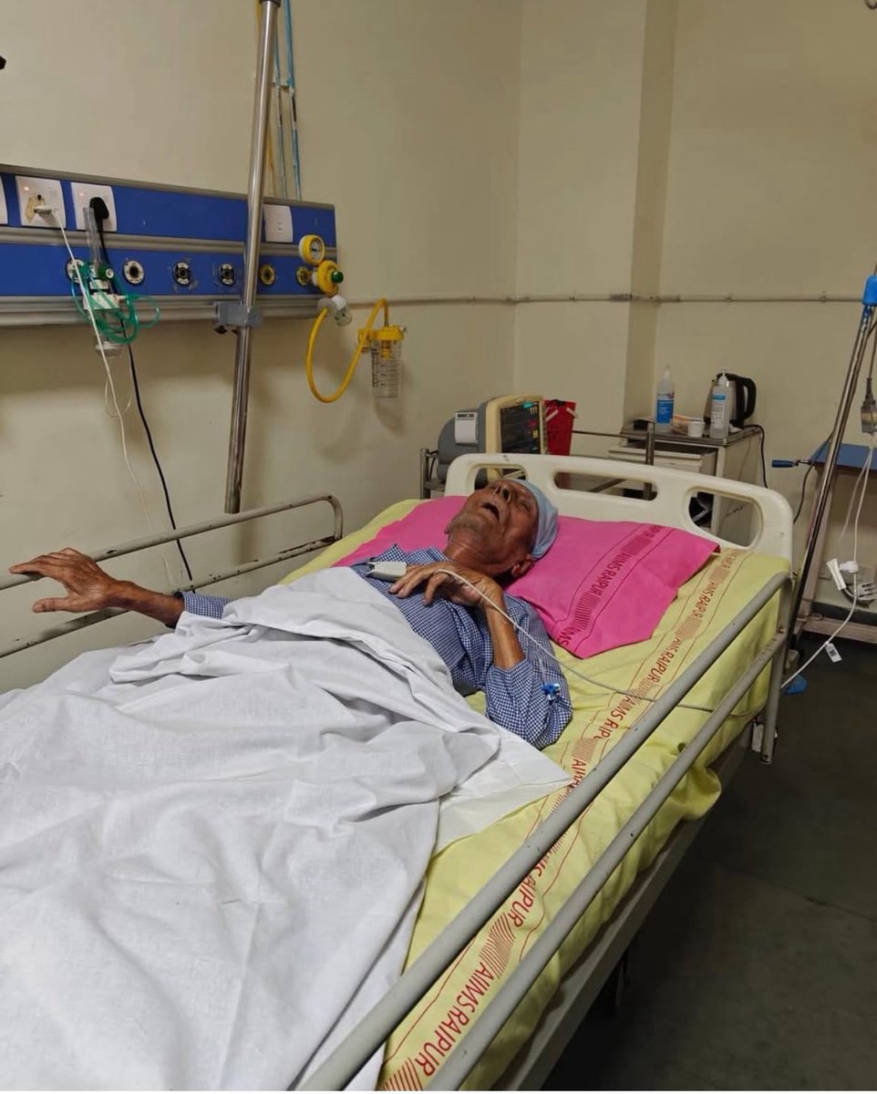 देश के प्रधानमंत्री और प्रदेश के मुख्यमंत्री के स्पष्ट निर्देशों के बाद भी यदि किसी मरीज को समुचित नर्सिंग सुविधा नहीं मिल पा रही है, तो इससे अंदाज़ा लगाया जा सकता है कि हमारे सरकारी स्वास्थ्य तंत्र में किस हद तक सड़न प्रवेश कर चुकी है।

राजधानी रायपुर स्थित एम्स (AIIMS) में