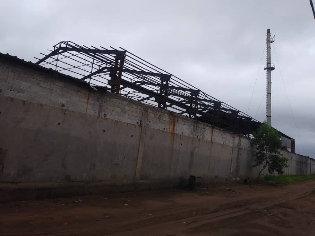 1/3
Un an après le début du démantèlement de l'usine de recyclage de batteries au plomb Metssa à Vindoulou, en République du Congo :
- le démantèlement n'est pas terminé
- aucun dépistage à grande échelle n’a été mené
- les résidents attendent toujours d’être informés.