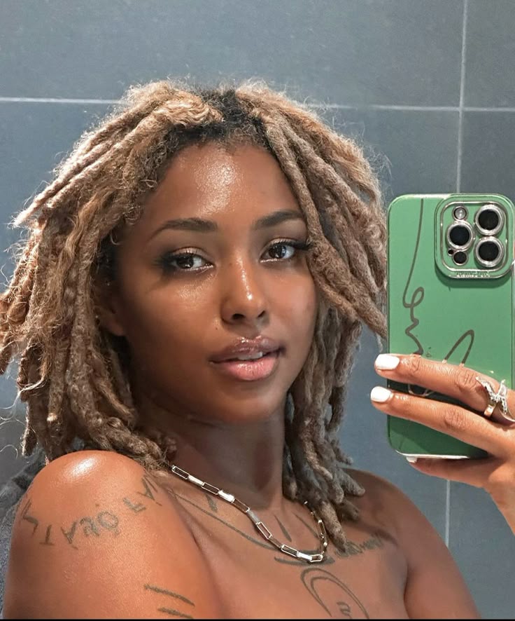 Tegadeyforyou's tweet image. Facts about ladies on dreadlocks???  😍