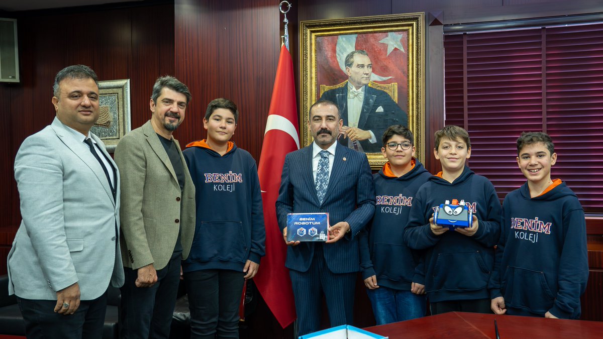 Bugün çok değerli misafirlerim vardı...

2025 Uluslararası FIBONACCI Robot Şampiyonası’nda Dünya Şampiyonu olan Benim Koleji Robotik Girişimcilik Takımı'nı keyifle ağırladım.

Yarışma sürecini, projelerini ve evlatlarımızın hayallerini heyecanla konuştuk. Gözlerine baktığımda