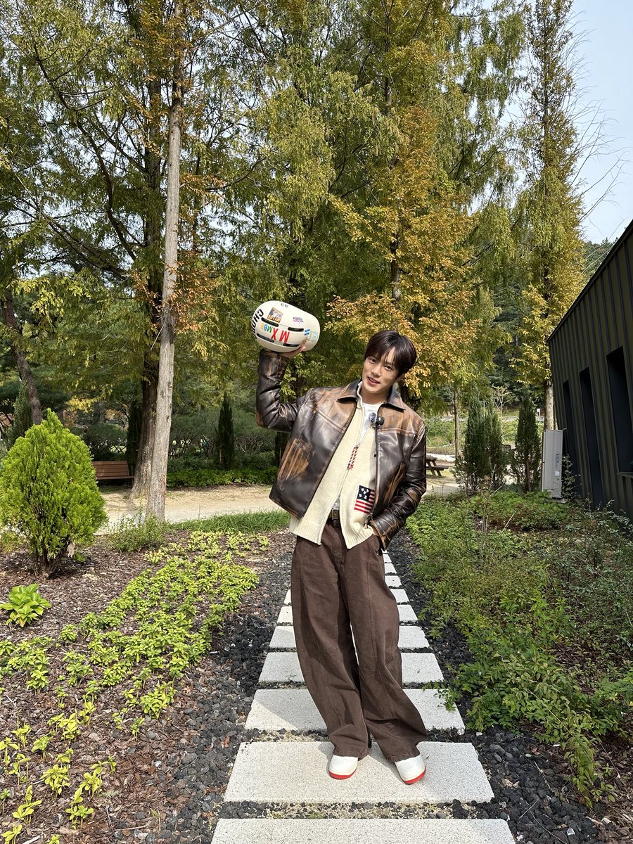 📸
251219 #몬스타엑스 #민혁
한국관광공사TV #나를따르릉 EP.6

민혁과 함께 한 세 번째 자전거 여행
옥수수도 먹고 활도 쏘고
즐거운 독서까지 📕
몬베베! 나를 따르릉 🚴‍♂️

#MINHYUK 
#MONSTAX #MONSTA_X