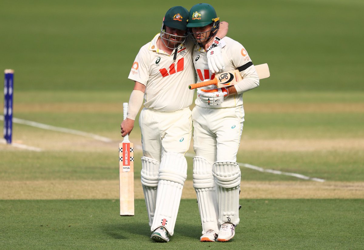 Just two mates doing what they love. Travis Head and Alex Carey walk off the pitch at the end of day three. #Ashes2025 #AUSvENG