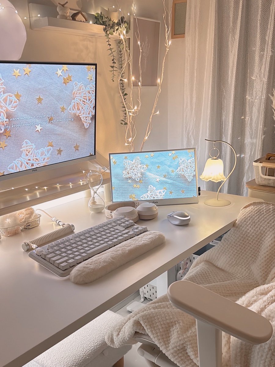 rilarila_ya1621's tweet image. １週間がんばりました*̣̩⋆̩*
毎日おつかれさまです。
なかなか写真が撮れないけど、ぼちぼちとお披露目できたらいいなぁ🤭

#desksetup