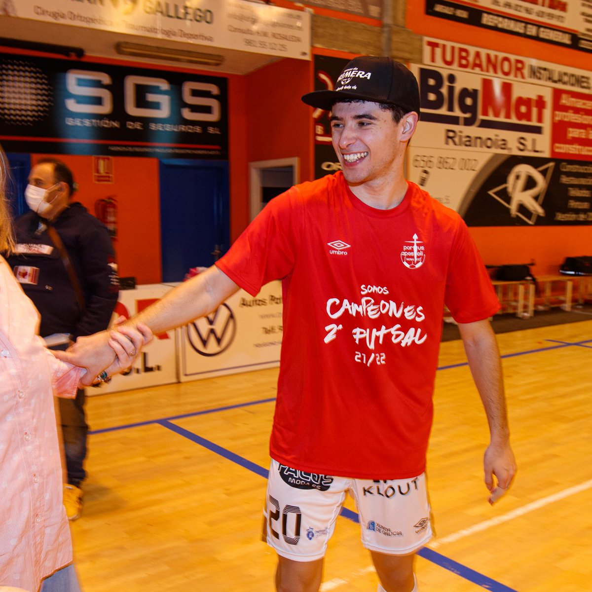 NoiaFutbolSala's tweet image. En solo un año -y qué año...- nos demostraste tu clase, dentro y fuera de la pista. La primera nos la quitan las lesiones, la segunda es para siempre.

🤍 ¡Mucha suerte en tus nuevos retos, @nilclosas8!