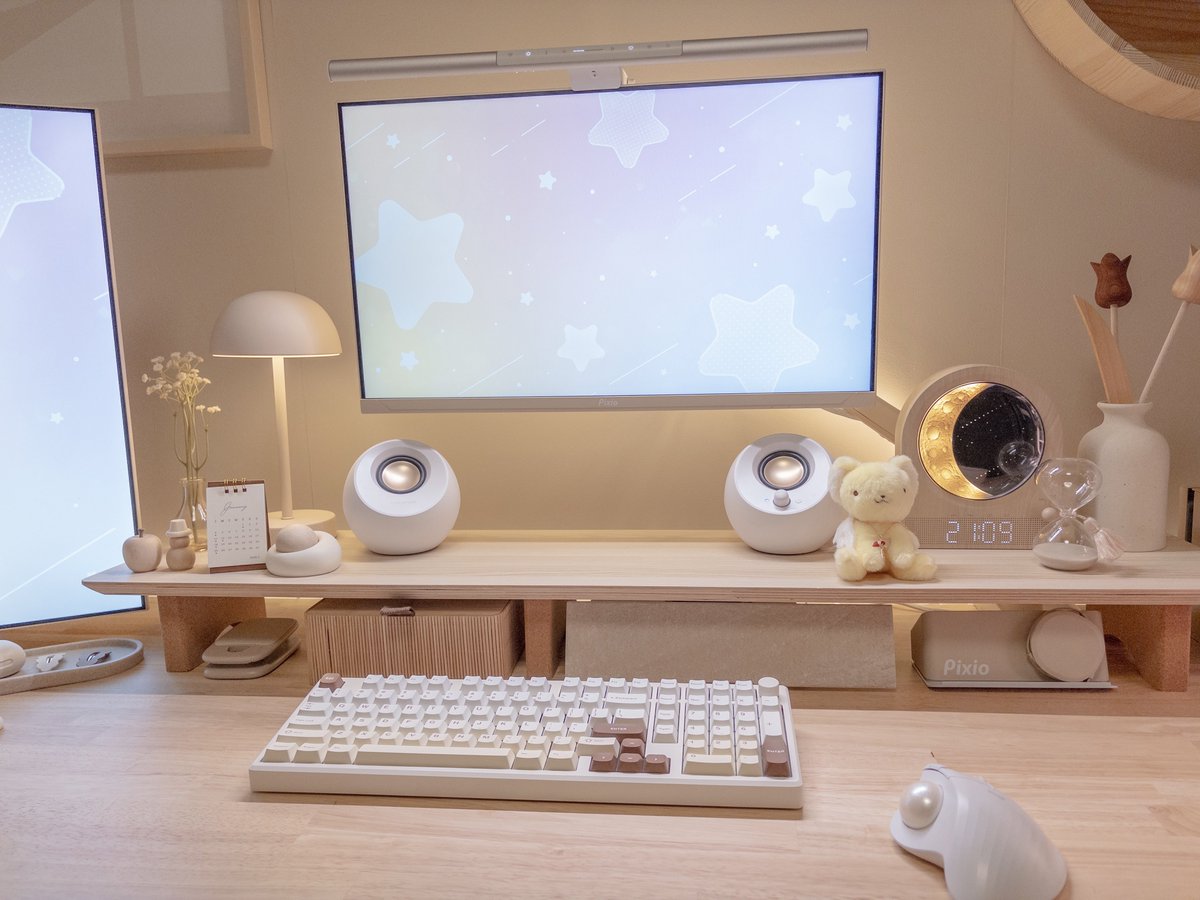 naaaaas_7's tweet image. こにゃにゃちわ 〜 .ᐟ.ᐟ
ケロちゃんが私のデスクにやってきた ☼˚˖

お月様と流れ星が見える時計をモニター横に移動してから毎晩明かりを点けるのが楽しみになったよ🌙꙳˖⌖ﾟ

#desksetup #淡色界隈