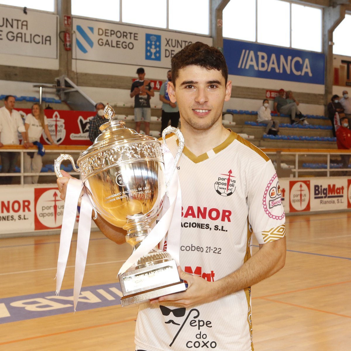 NoiaFutbolSala's tweet image. En solo un año -y qué año...- nos demostraste tu clase, dentro y fuera de la pista. La primera nos la quitan las lesiones, la segunda es para siempre.

🤍 ¡Mucha suerte en tus nuevos retos, @nilclosas8!