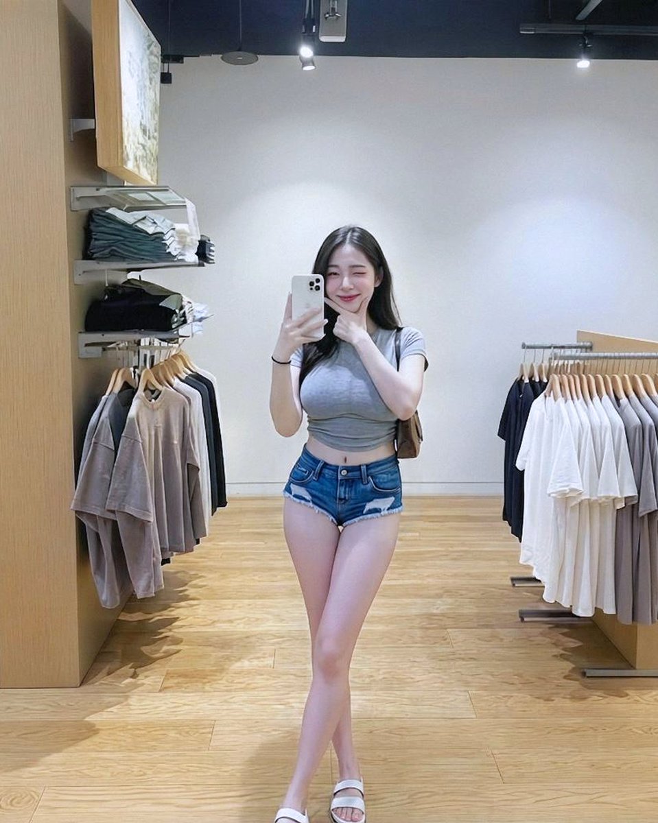 別笑我肥瑾 tweet media