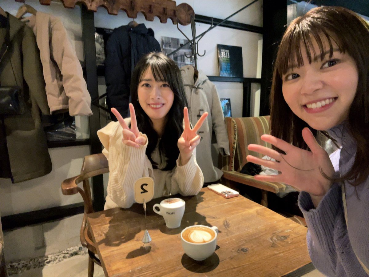 そういえば純美音ちゃん<a href="/sumine__s/">純美音 | SUMINE</a> もお誕生日のお祝いしてくれたんです🥰
おしゃべりに夢中で写真撮るの忘れてたから前お茶した時の写真ですが🤣
髪サラサラになるねありがとう〜🥳