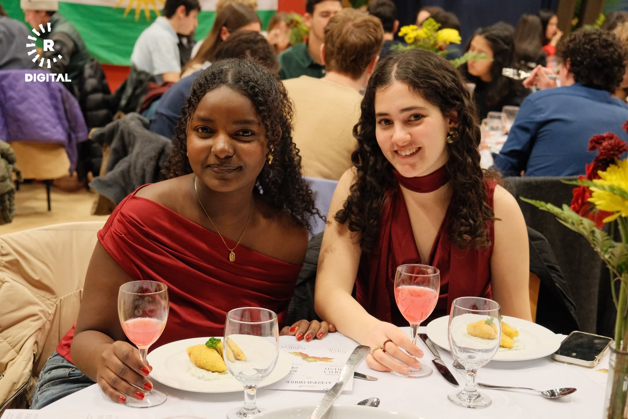 رفع علم كوردستان وتقديم المأكولات الكوردية في ولاية فيرمونت الأميركية. سهيل صديق، وهو طالب كوردي في الولاية وأحد منظمي الحفل، صرّح لرووداو قائلاً: "هذه أكبر مناسبة ثقافية كوردية تُنظم في الولاية حتى الآن". شارك في الفعالية 120 أميركياً، حيث جرى تعريفهم بالكورد وبالثقافة الكوردية 