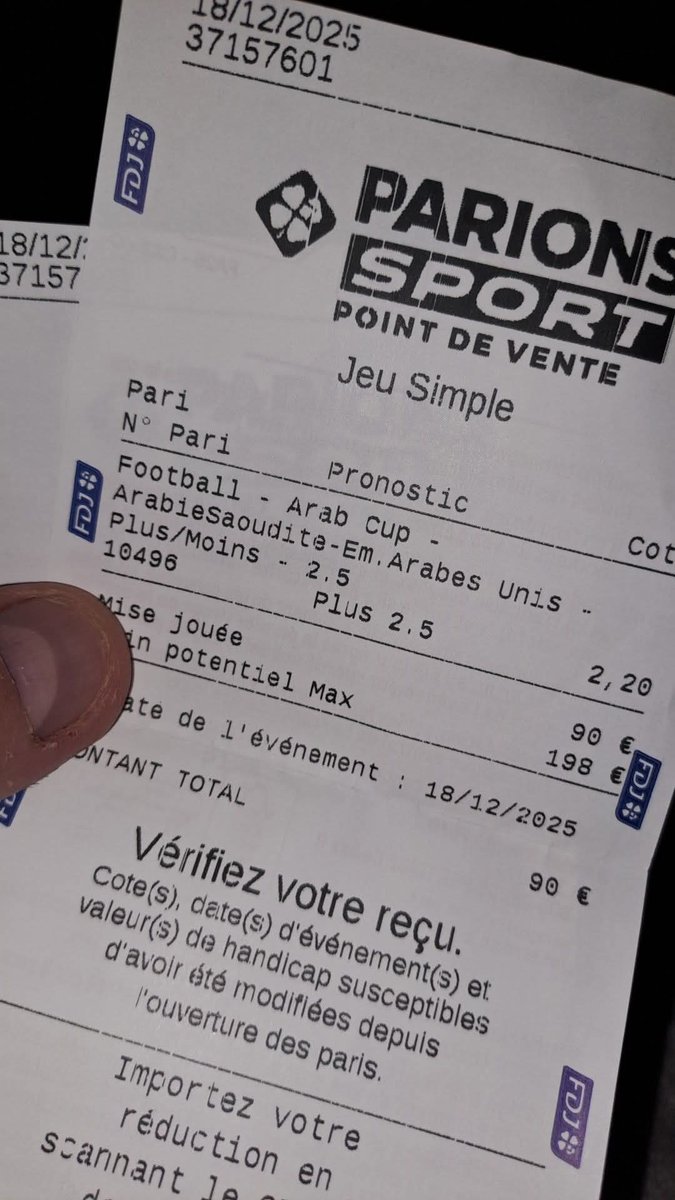 BonnetBenjamin's tweet image. Bonjour la #TeamParieur ! J'ai validé ces trois tickets hier au point de vente FDJ près de chez moi ! Match arrêté puis abandonné, visiblement la FIFA a signalé qu'il ne serait pas rejoué ! 
Qu'en est-il de mes tickets ? Remboursement ? @nou_pronosoft @ParionsSport_EL @Pronosoft