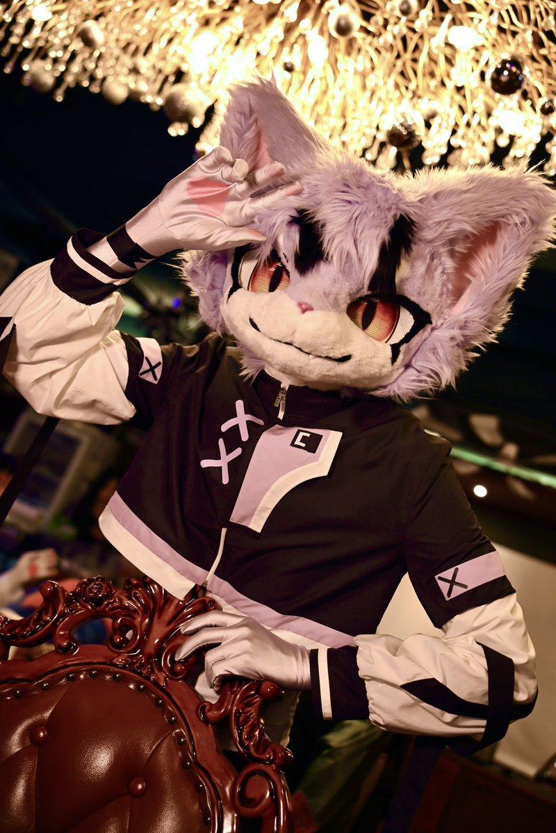 오랜만에 보는 이소..! 여전히 귀여웟어 ㅎㅎ🐰🥰✨

#FursuitFriday #fursuit