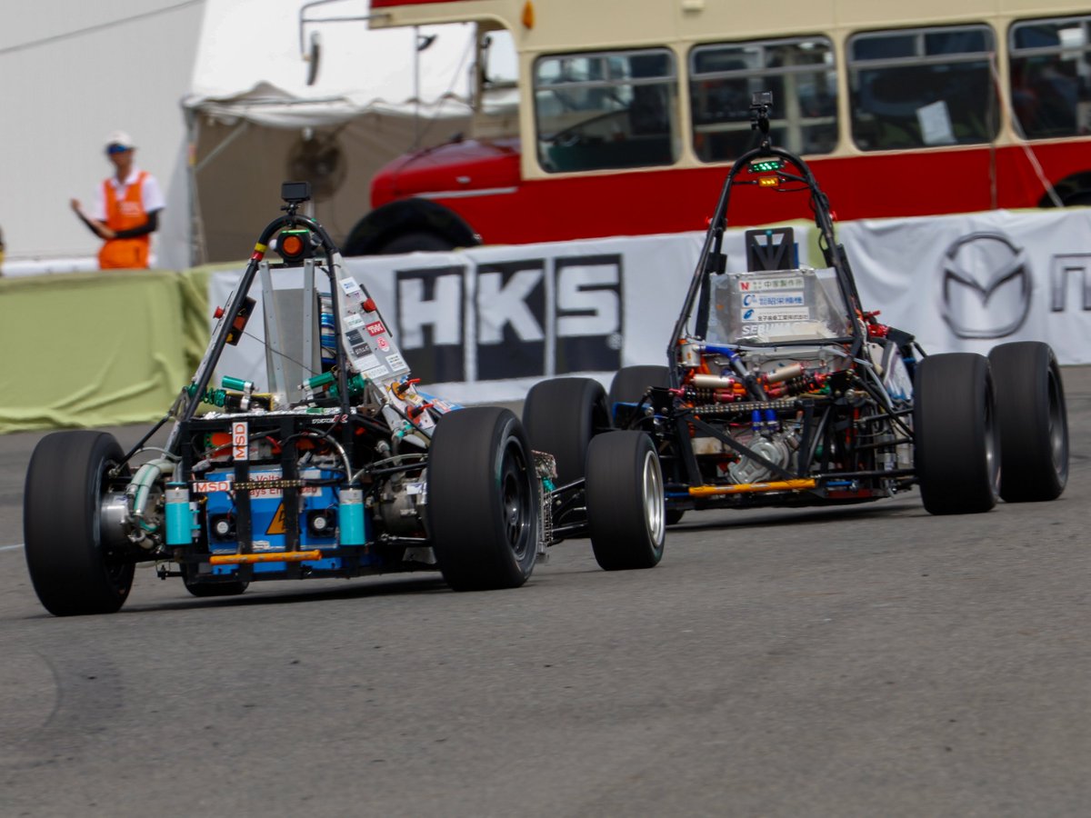 ここの3台は各々ペースがあったので、接近する頻度が高かったですね。

#学生フォーミュラ