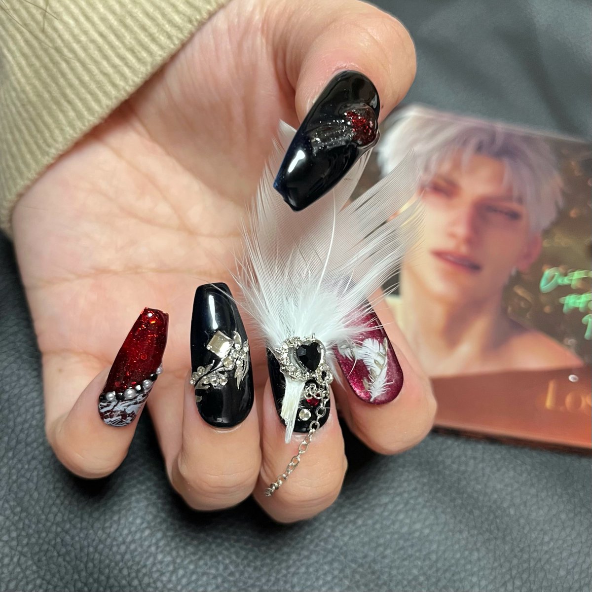 あいちゃん@mh_sib に作ってもろたネイルチップ見て！ 光と闇の領域