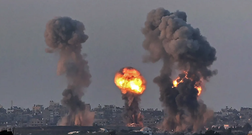 الاحتلال يقصف قطاع غزة بسلسلة غارات عنيفة 