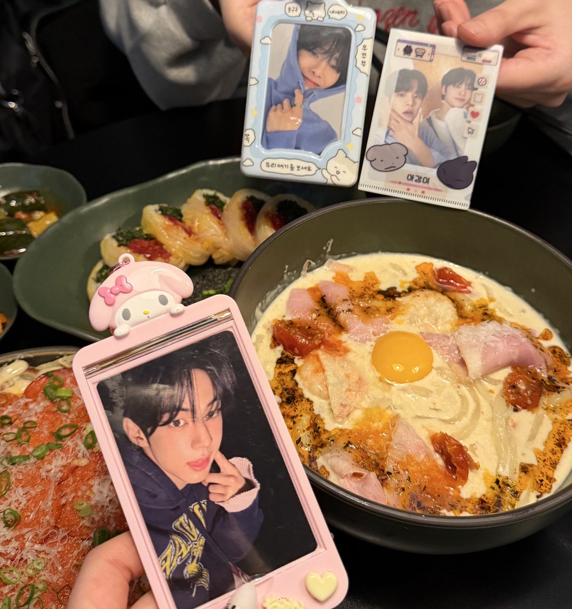 📍성수 데이릿
묵은지 육회 마끼..💚

#도훈아_여기_이름은말야
#아기빵_크림채워