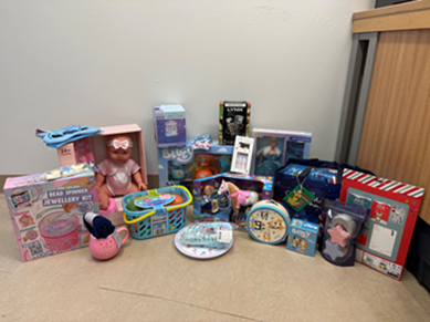 CDDFTNHS's tweet image. 🎄 Ward 43 Staff Donate to Dunelm Christmas Tags Appeal 💙

Despite tough times, the team donated gifts from their own pockets to help local children and families have a Christmas to remember. ✨

#TeamCDDFT #ChristmasGiving #CommunitySpirit