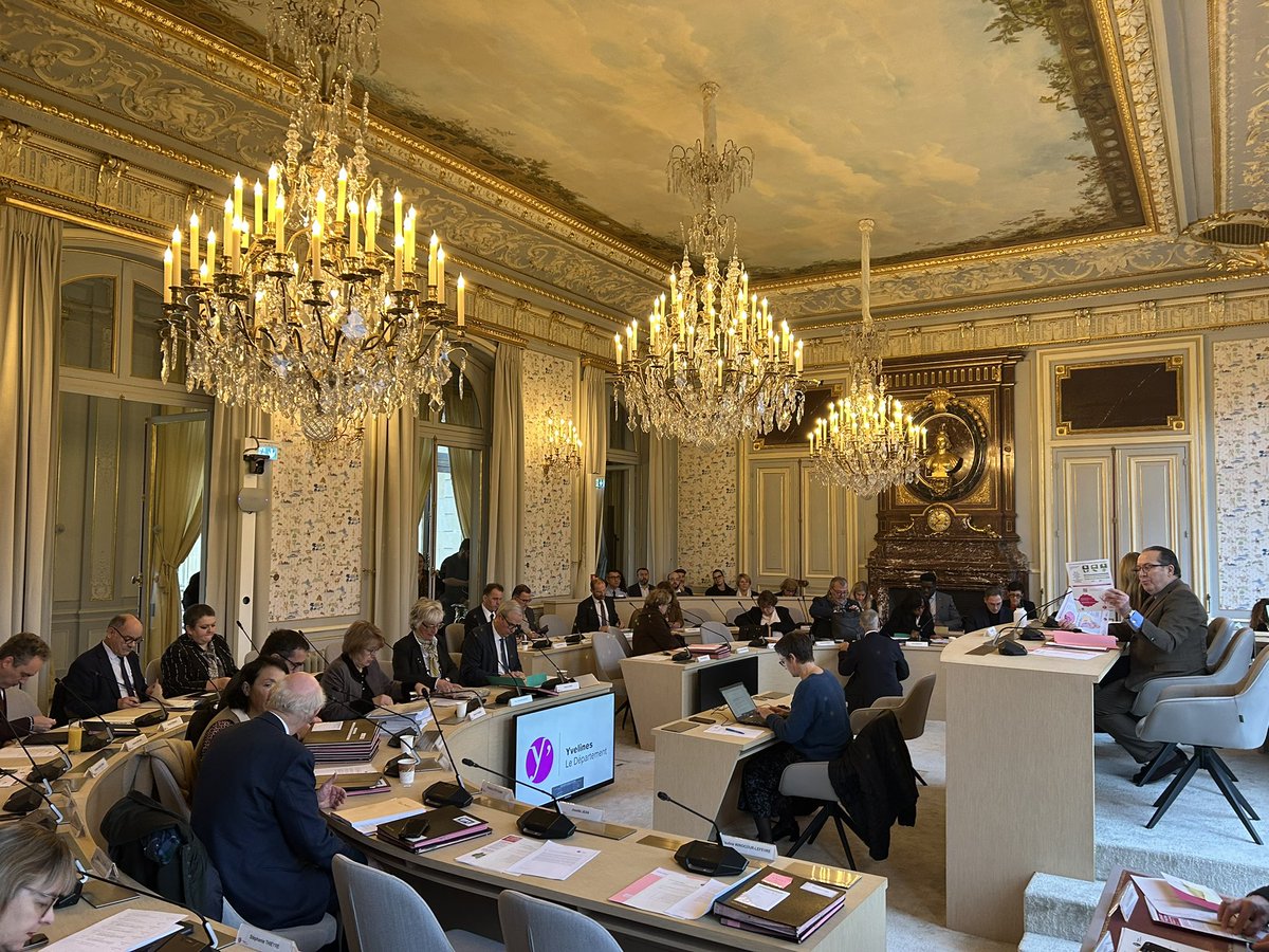 pierre_bedier's tweet photo. 👥 Dernière séance départementale de l'année avec de nombreuses délibérations à l'ordre du jour guidées par un objectif constant : améliorer durablement le cadre de vie des Yvelinoises et des Yvelinois. #CD78 https://t.co/OfsmTqQO15