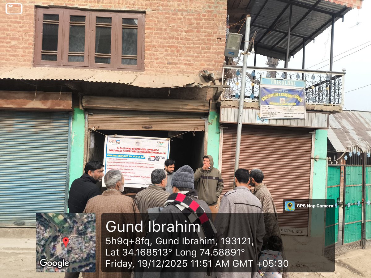 SheikhUmer46299's tweet photo. The department of FCS&amp;CA is conducting a special awareness drive to inform and teach consumers how to use the "Mera eKYC" mobile app to complete eKYC from their home. Location Gund Ibrahim Singhpora @FCSCA_Bla #sushasansaptah2025 #PrashasanGaonKiOre https://t.co/KRCIMjWh4k