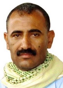 تشابه رهيب بين حميدتي و عيدروس في السلوكيات السياسية

-عدم المسؤولية أمام مصائر شعوب المنطقة والتساهل في الدماء
-اختطاف المواطنين في حضرموت والفاشر
-دعم سريع في السودان ودعم أمني في اليمن
-كلاهما لايحظى بقبول دولي
-كلاهما صعد في لحظات الفراغ من الهامش وانقلب على الوضع القانوني