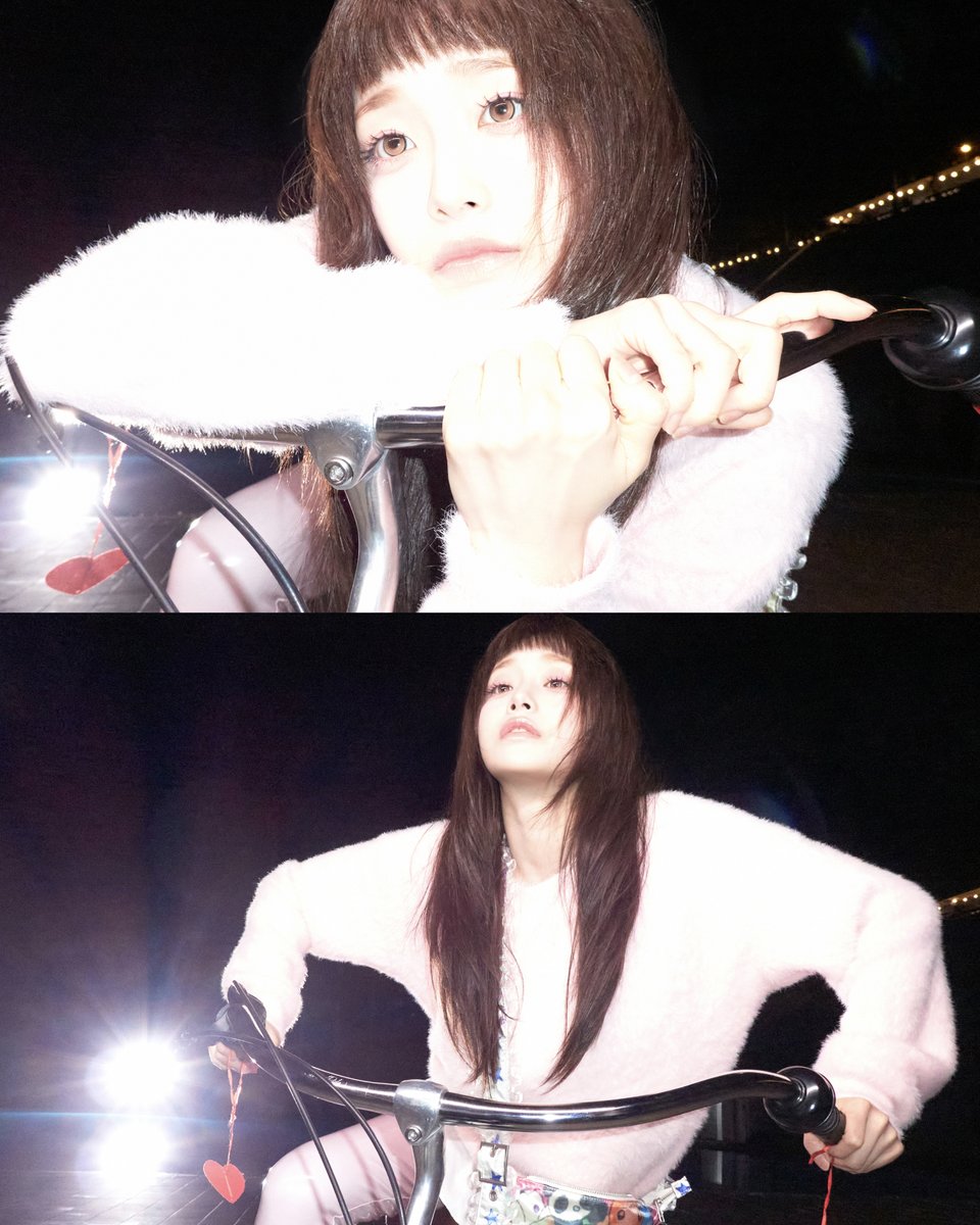 chuu_atrp's tweet image. [💿]
CHUU The First Album [XO, My Cyberlove]

🎧2026.01.07 6PM (KST)

그녀는 현실의 좌표와 맞닿아 있지 않다👽🪐
사람들이 서 있는 지면과 다른 층위에서 존재한다.

💙CYBERLOVE ARCHIVES

#CHUU #츄 #XOMyCyberlove