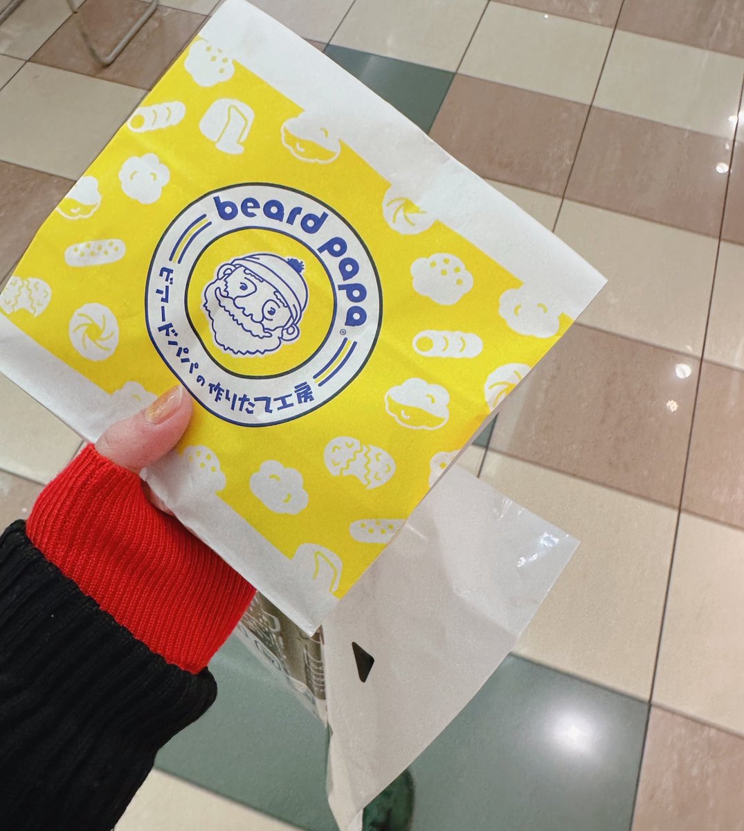 念願のTOKYOタクシー✩✩✩
帰りにパンフレットと、思わずシュークリームも買ってしまいました🍦...