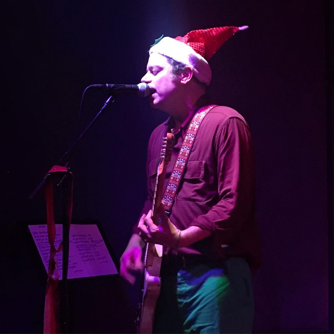 greenday_ita's tweet photo. On December 19, 2018, The Coverups, the side project featuring Billie Joe Armstrong, Mike Dirnt, Jason White, Bill Schneider, and Chris Dugan, took over The Ivy Room in Albany.
Were you there that night? Let us know!🎅🎄
#greenday #thecoverups https://t.co/V4FKNoo4ZX